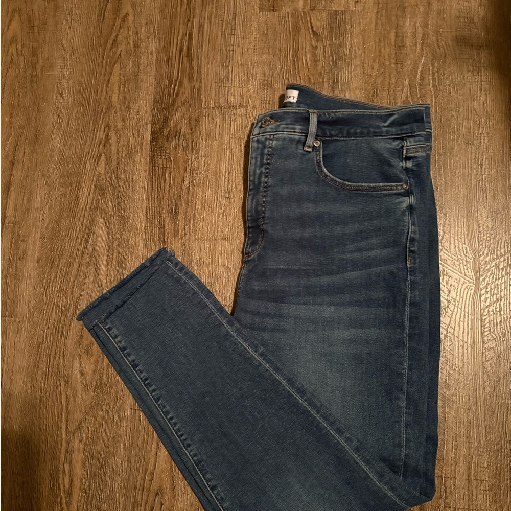 LOFT Blue Ankle Crop The Skinny distressed Jeans size 32, inseam 26